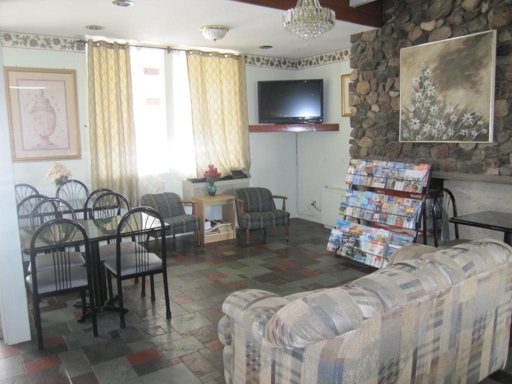 Budget Inn Батейвія Екстер'єр фото
